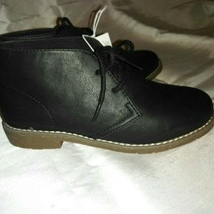 Boys mid top boots